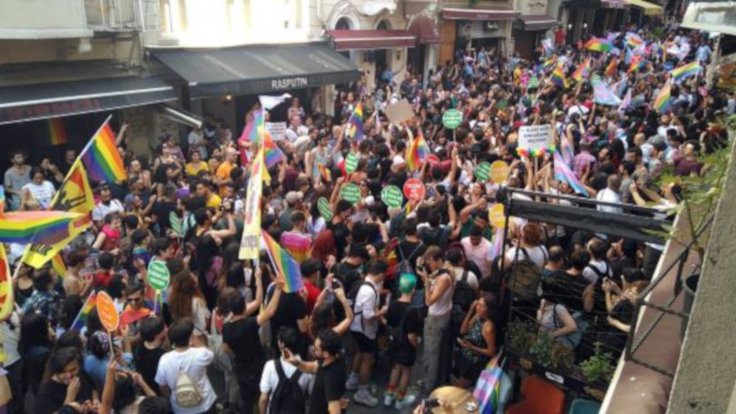 Onur Haftası kutlamasına biber gazlı saldırı